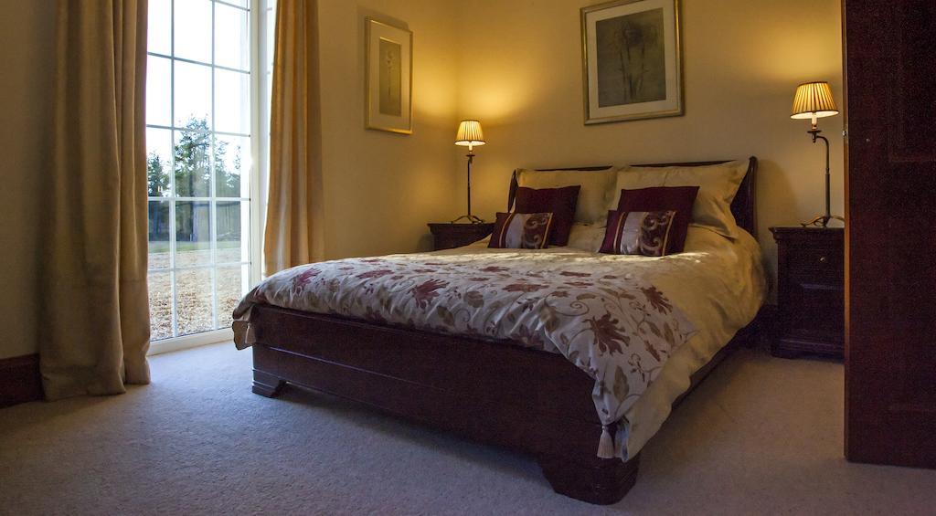 Dinichean House Bed & Breakfast Daviot  Стая снимка